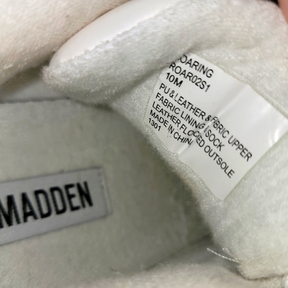 Steve Madden roaring sneakers. NWOT - Picture 5 of 6